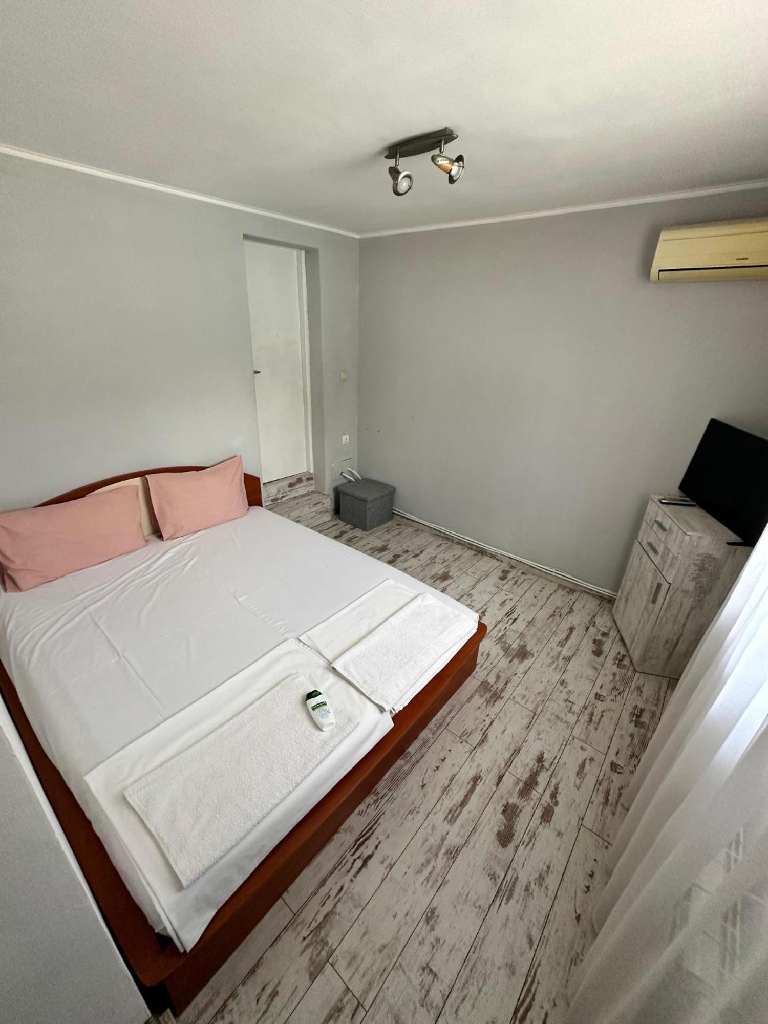 Lea Hause With Swimming Pool In Vitosha Montain, Jacuzzi And Free Parking Sofia